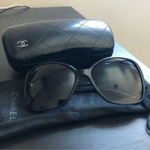 Authentic Chanel 5205 gold bow black sunglasses with case made in Italy